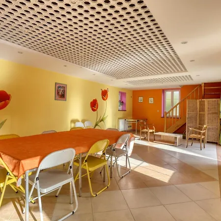 Maison Spacieuse Avec Jardin Pres De Le Bouffay Commes