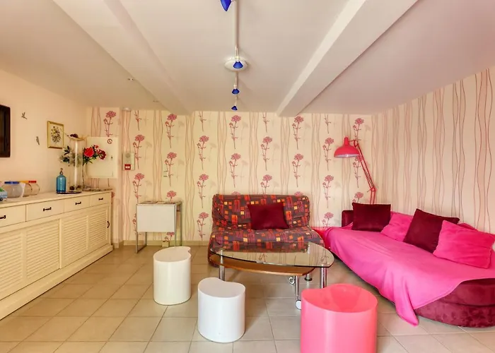 Maison Spacieuse Avec Jardin Pres De Le Bouffay